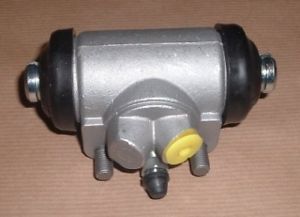 Land Rover Series 2/2a/3 SWB - L/H Front Wheel Cylinder 243297
