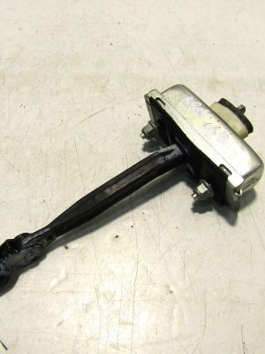 RANGE ROVER EVOQUE 2015-19 NEARSIDE LEFT REAR DOOR CHECK STRAP LR027611