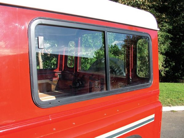 DEFENDER Sliding Side Window Set Pair  DA4033