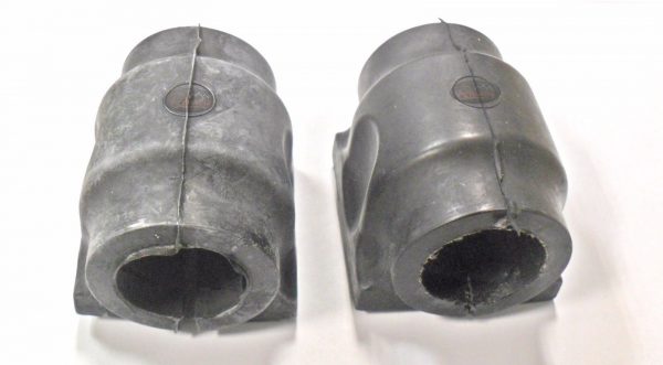 Land Rover Discovery 3 - Rear Anti Roll Bar Bushes x 2 - LR015336(2)