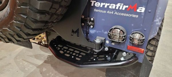 LAND ROVER DEFENDER 1983>16 - TERRAFIRMA SKELETON REAR BUMPER STEPS - Image 4