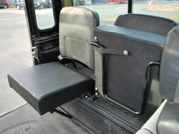 LAND ROVER DEFENDER 90 >2007- INDIVIDUAL INWARD FACING REAR SEAT BLACK - DA4067 - Image 3