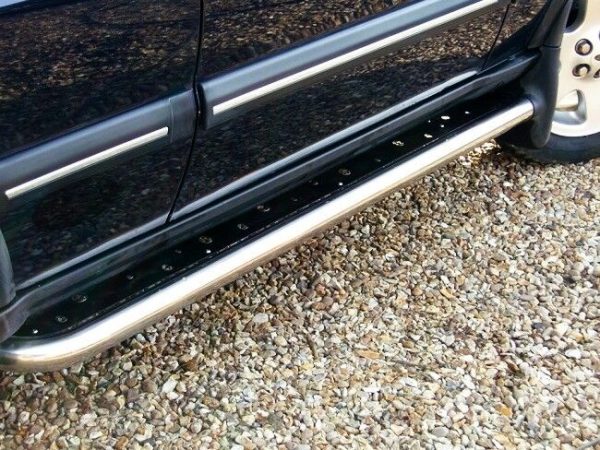 DISCOVERY 2 TD5 /V8 -  SIDE STEPS -WITH STAINLESS STEEL FINISH - PAIR STC50032