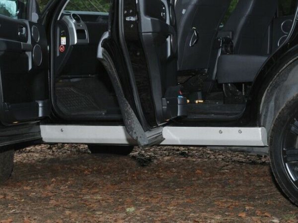 LAND ROVER DISCOVERY 3 & 4 - Sill Protection Rock Sliders Aluminium Finish
