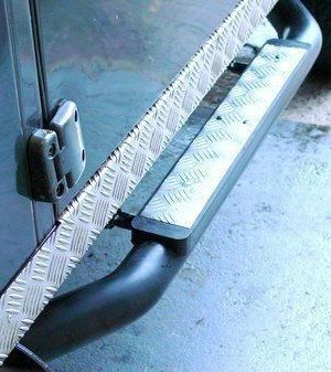 LAND ROVER DEFENDER 90 – 3" XS STYLE SIDE STEPS (2) – UK MADE BY URBAN RE90XS